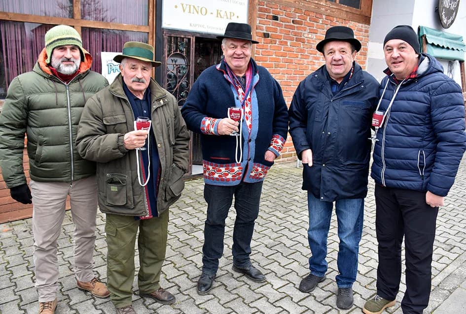 VINCELOVO OBILJEŽILA UDRUGA “VINO-KAP” IZ KAPTOLA: Lozu orezali Branko i Zvonimir