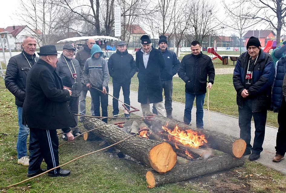 VINCELOVO OBILJEŽILA UDRUGA “VINO-KAP” IZ KAPTOLA: Lozu orezali Branko i Zvonimir