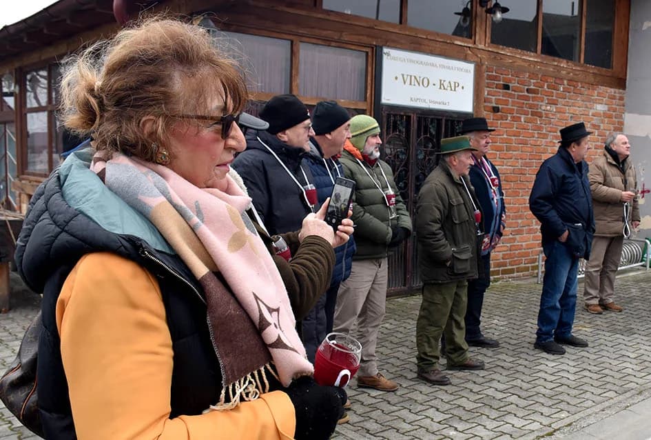 VINCELOVO OBILJEŽILA UDRUGA “VINO-KAP” IZ KAPTOLA: Lozu orezali Branko i Zvonimir