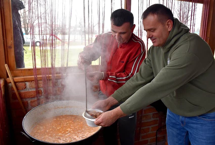 VINCELOVO OBILJEŽILA UDRUGA “VINO-KAP” IZ KAPTOLA: Lozu orezali Branko i Zvonimir