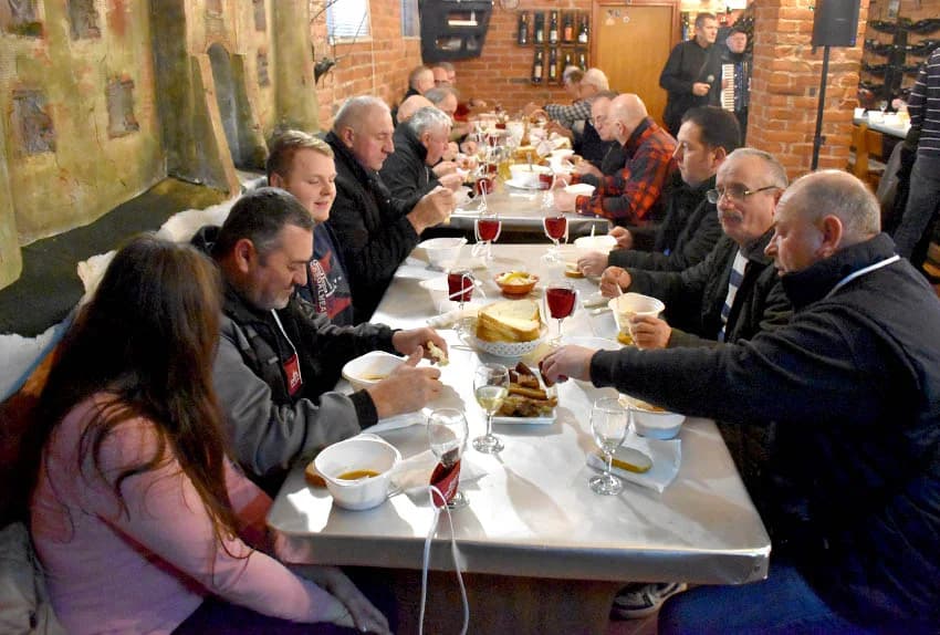 VINCELOVO OBILJEŽILA UDRUGA “VINO-KAP” IZ KAPTOLA: Lozu orezali Branko i Zvonimir