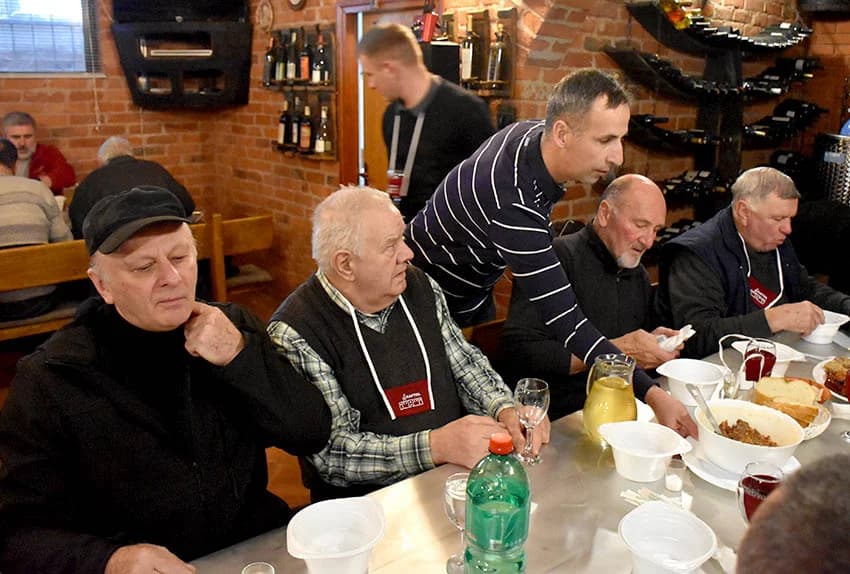 VINCELOVO OBILJEŽILA UDRUGA “VINO-KAP” IZ KAPTOLA: Lozu orezali Branko i Zvonimir