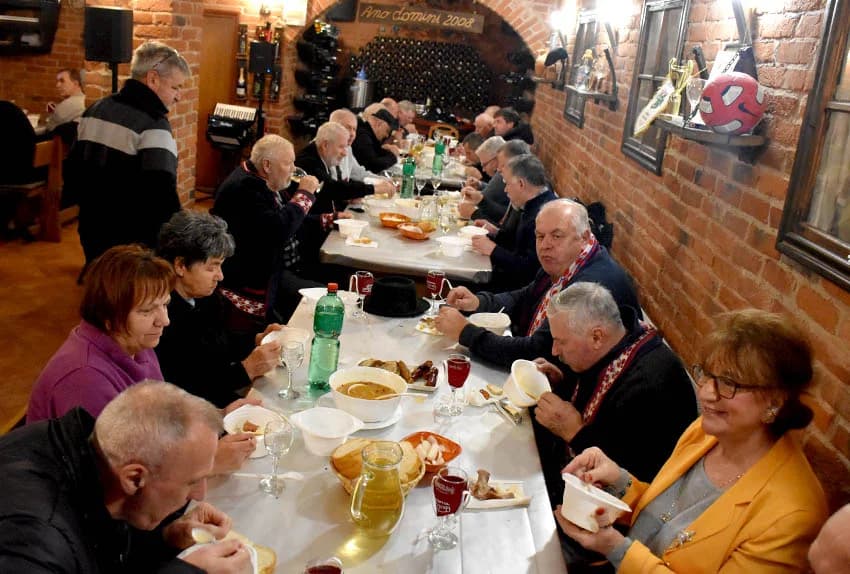 VINCELOVO OBILJEŽILA UDRUGA “VINO-KAP” IZ KAPTOLA: Lozu orezali Branko i Zvonimir