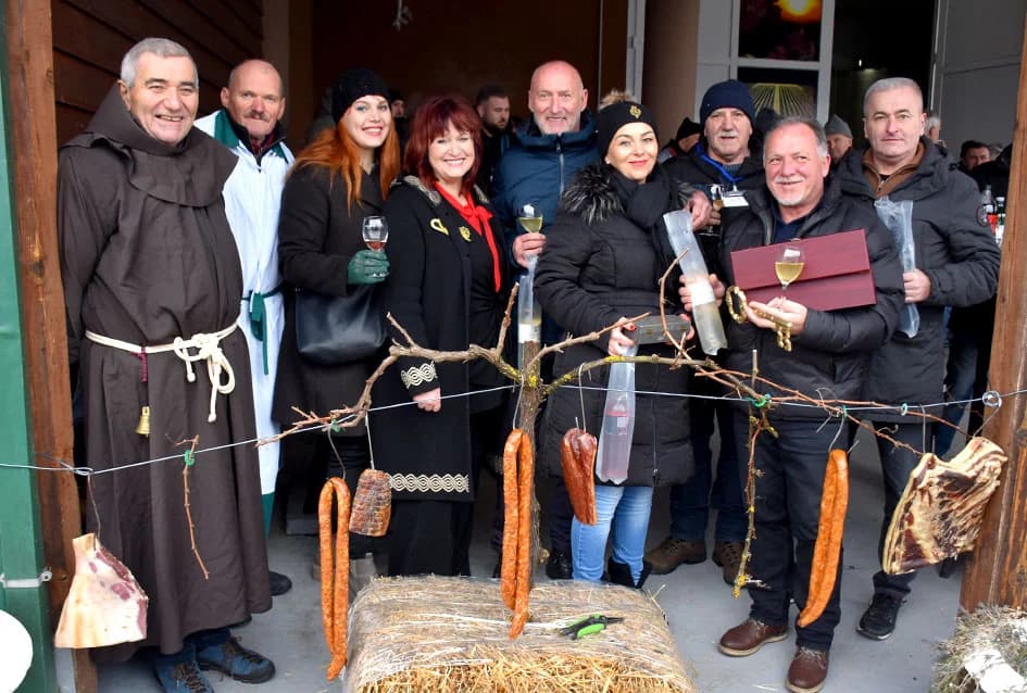 Uzvanici kod Zorice Tandare u slast pojeli kotao graha i tri stotine sarmi