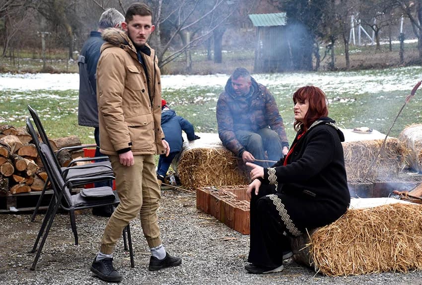 Uzvanici kod Zorice Tandare u slast pojeli kotao graha i tri stotine sarmi