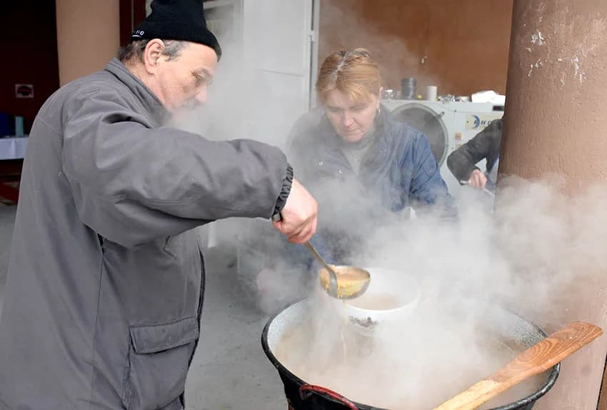 Uzvanici kod Zorice Tandare u slast pojeli kotao graha i tri stotine sarmi