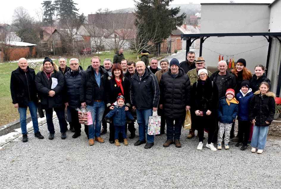 Uzvanici kod Zorice Tandare u slast pojeli kotao graha i tri stotine sarmi