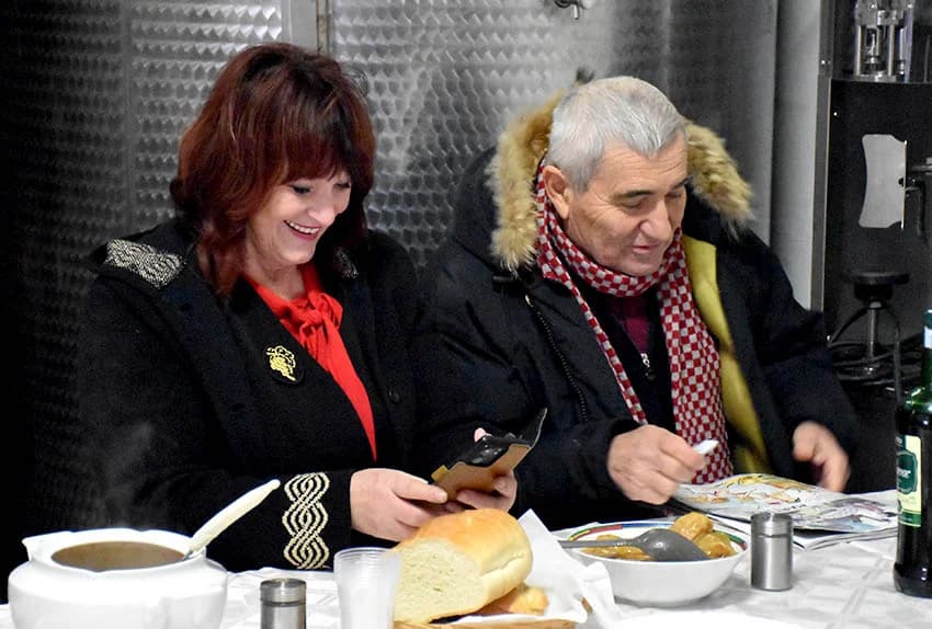 Uzvanici kod Zorice Tandare u slast pojeli kotao graha i tri stotine sarmi