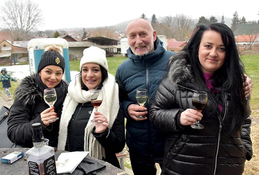 Uzvanici kod Zorice Tandare u slast pojeli kotao graha i tri stotine sarmi