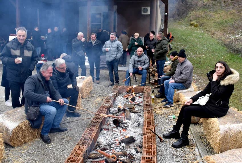 Uzvanici kod Zorice Tandare u slast pojeli kotao graha i tri stotine sarmi