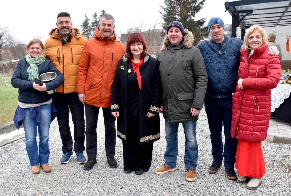 Uzvanici kod Zorice Tandare u slast pojeli kotao graha i tri stotine sarmi