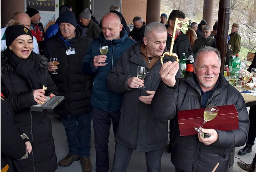 Uzvanici kod Zorice Tandare u slast pojeli kotao graha i tri stotine sarmi
