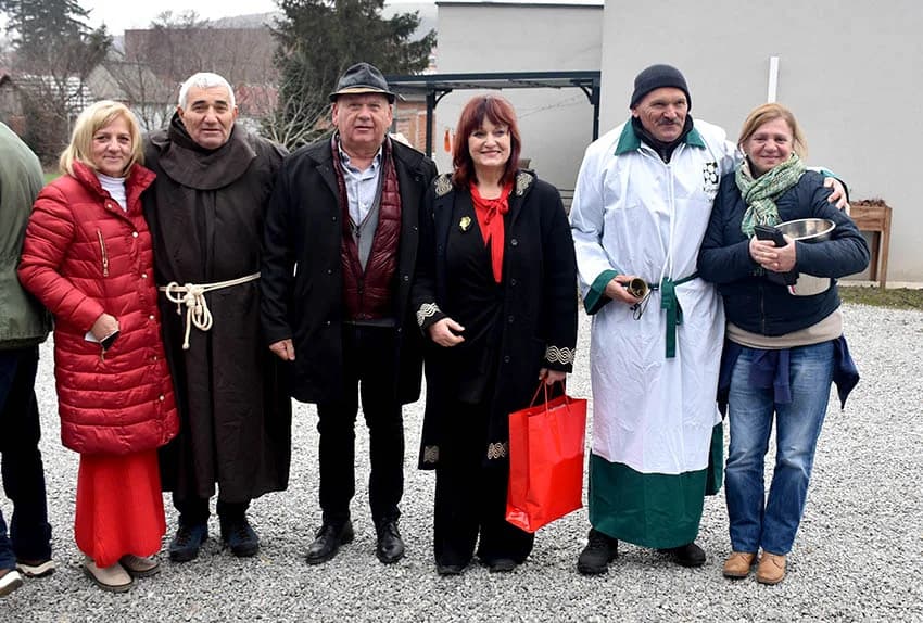 Uzvanici kod Zorice Tandare u slast pojeli kotao graha i tri stotine sarmi