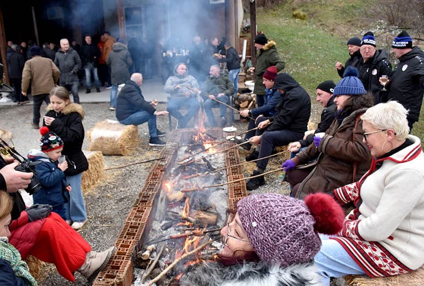 Uzvanici kod Zorice Tandare u slast pojeli kotao graha i tri stotine sarmi