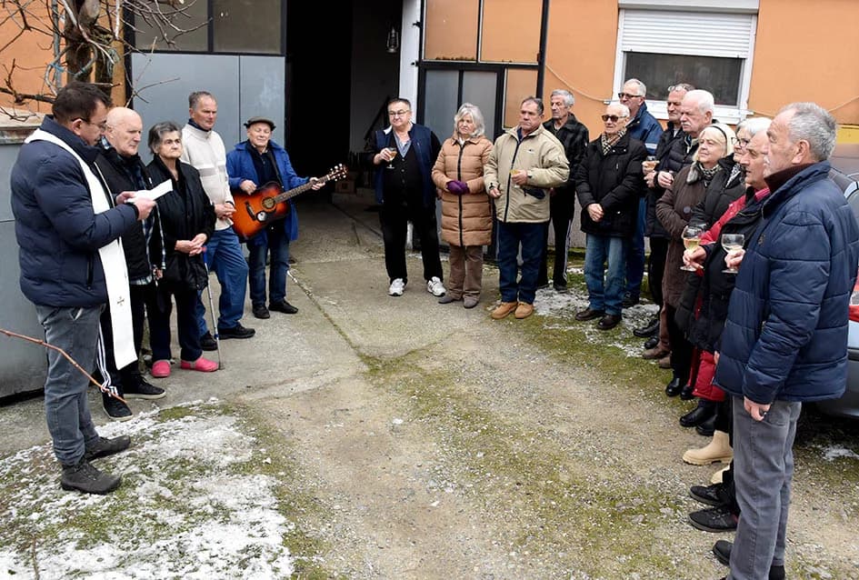 DVOSTRUKO SLAVLJE KOD KRSNIKOVIH U KUTJEVU: Imendan gazde Vinka i Vincelovo proslavili o istom trošku