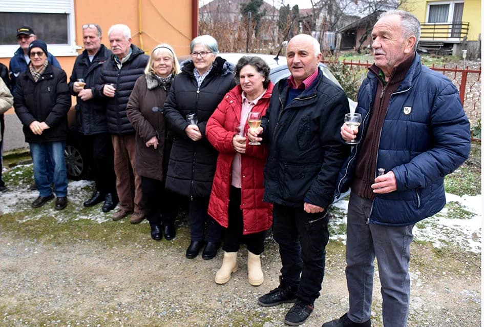 DVOSTRUKO SLAVLJE KOD KRSNIKOVIH U KUTJEVU: Imendan gazde Vinka i Vincelovo proslavili o istom trošku