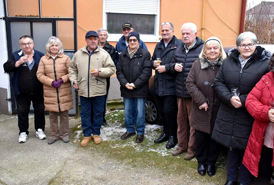 DVOSTRUKO SLAVLJE KOD KRSNIKOVIH U KUTJEVU: Imendan gazde Vinka i Vincelovo proslavili o istom trošku