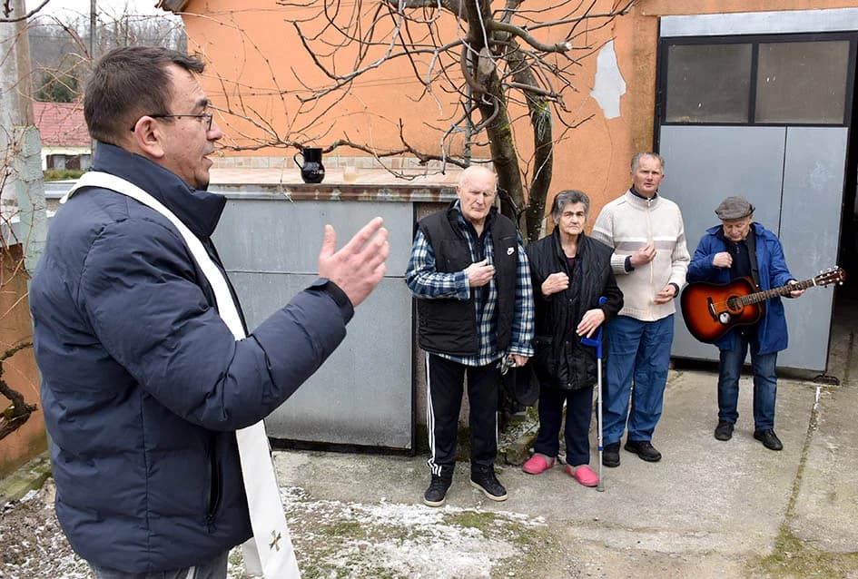 DVOSTRUKO SLAVLJE KOD KRSNIKOVIH U KUTJEVU: Imendan gazde Vinka i Vincelovo proslavili o istom trošku