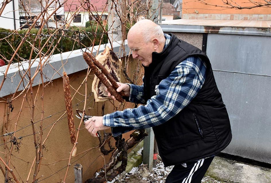 DVOSTRUKO SLAVLJE KOD KRSNIKOVIH U KUTJEVU: Imendan gazde Vinka i Vincelovo proslavili o istom trošku
