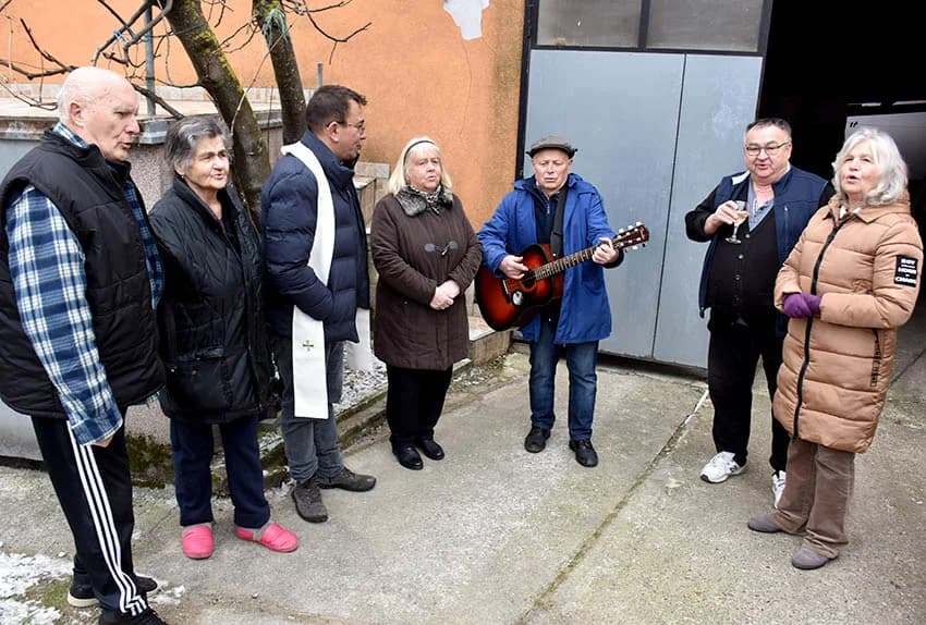 DVOSTRUKO SLAVLJE KOD KRSNIKOVIH U KUTJEVU: Imendan gazde Vinka i Vincelovo proslavili o istom trošku