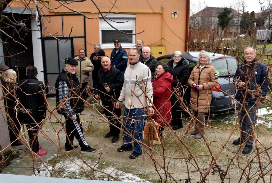 DVOSTRUKO SLAVLJE KOD KRSNIKOVIH U KUTJEVU: Imendan gazde Vinka i Vincelovo proslavili o istom trošku