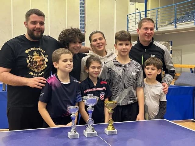 Požeški mladi tenisač Ivan Smiljanić prvi na međunarodnom turniru u Dugom Selu