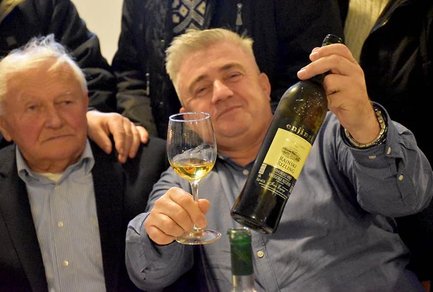 VINCELOVO KOD ENJINGIJA U HRNJEVCU: Stjepan Mesić i brojni uzvanici slavili početak radova u vinogradu