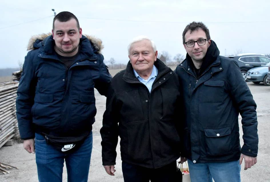 VINCELOVO KOD ENJINGIJA U HRNJEVCU: Stjepan Mesić i brojni uzvanici slavili početak radova u vinogradu