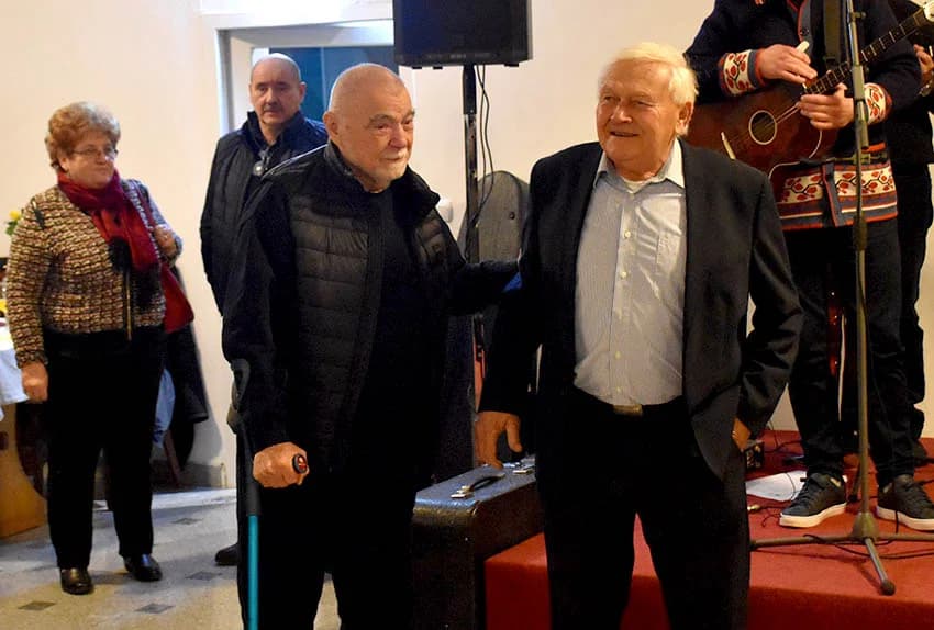 VINCELOVO KOD ENJINGIJA U HRNJEVCU: Stjepan Mesić i brojni uzvanici slavili početak radova u vinogradu