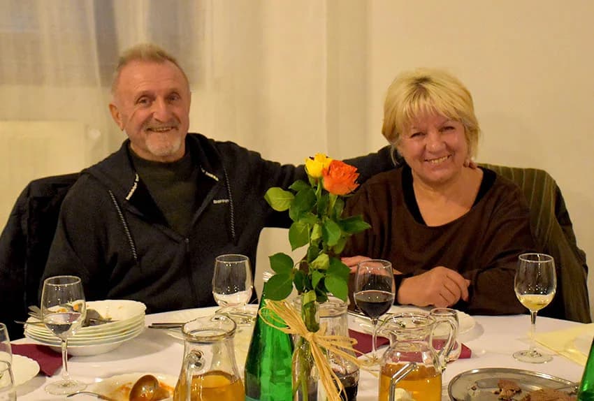 VINCELOVO KOD ENJINGIJA U HRNJEVCU: Stjepan Mesić i brojni uzvanici slavili početak radova u vinogradu