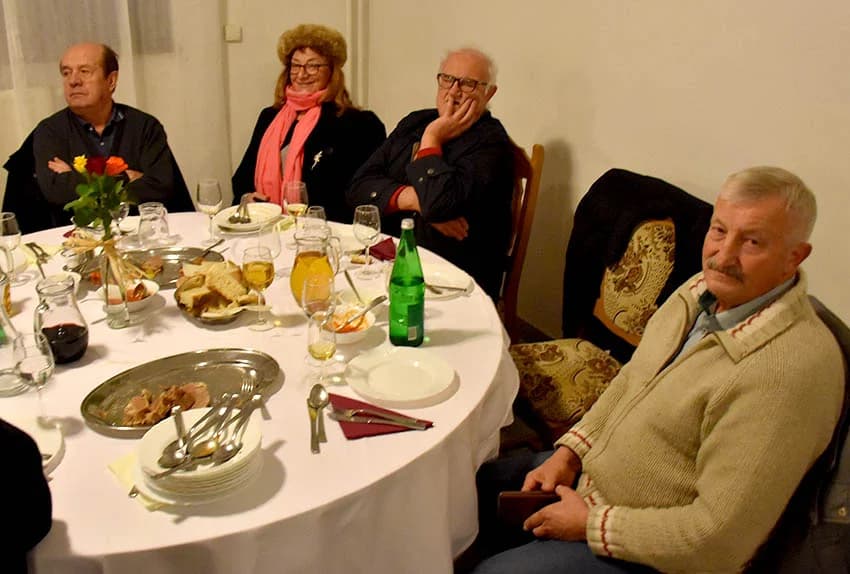 VINCELOVO KOD ENJINGIJA U HRNJEVCU: Stjepan Mesić i brojni uzvanici slavili početak radova u vinogradu