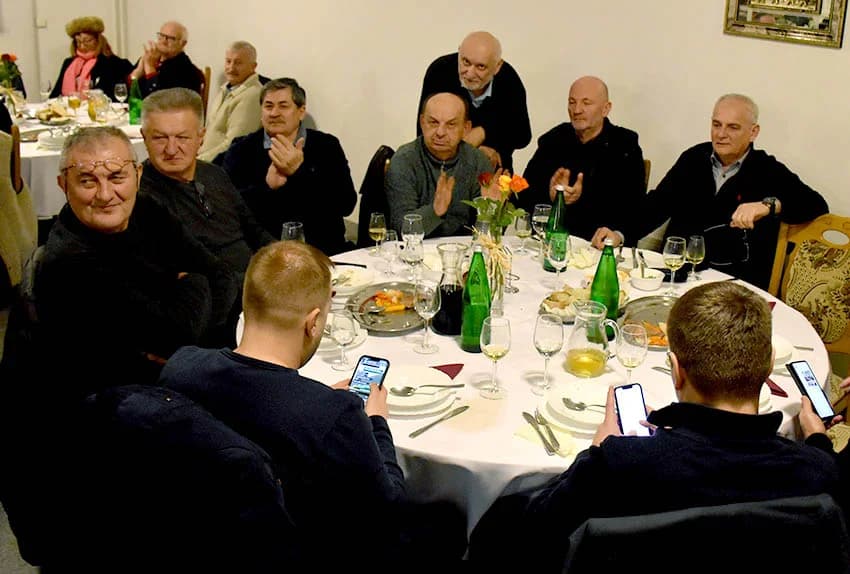 VINCELOVO KOD ENJINGIJA U HRNJEVCU: Stjepan Mesić i brojni uzvanici slavili početak radova u vinogradu
