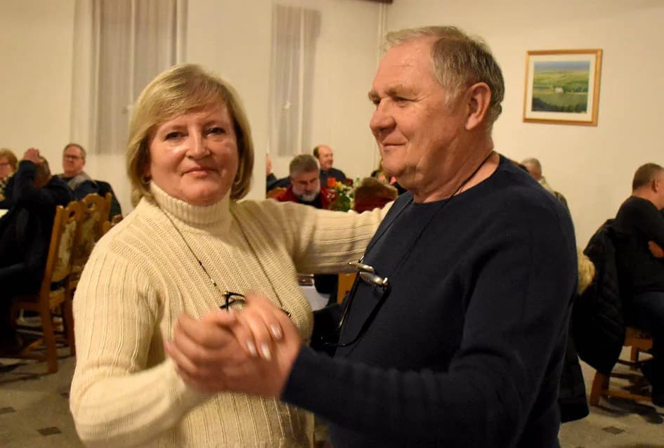VINCELOVO KOD ENJINGIJA U HRNJEVCU: Stjepan Mesić i brojni uzvanici slavili početak radova u vinogradu