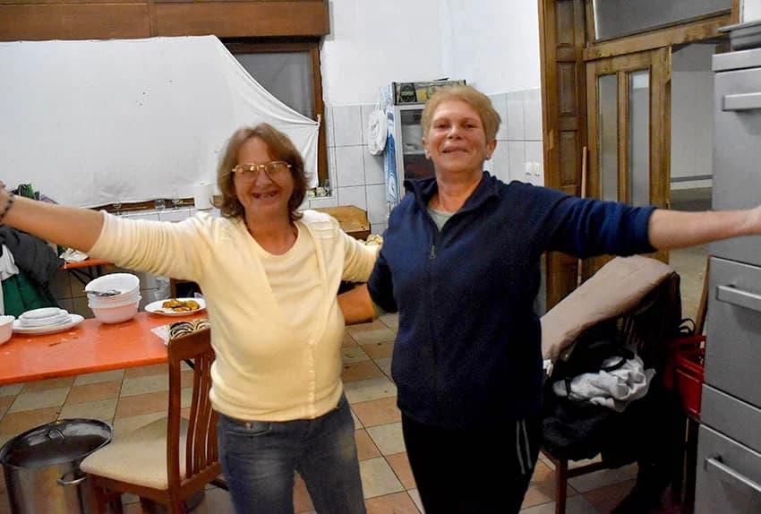 VINCELOVO KOD ENJINGIJA U HRNJEVCU: Stjepan Mesić i brojni uzvanici slavili početak radova u vinogradu