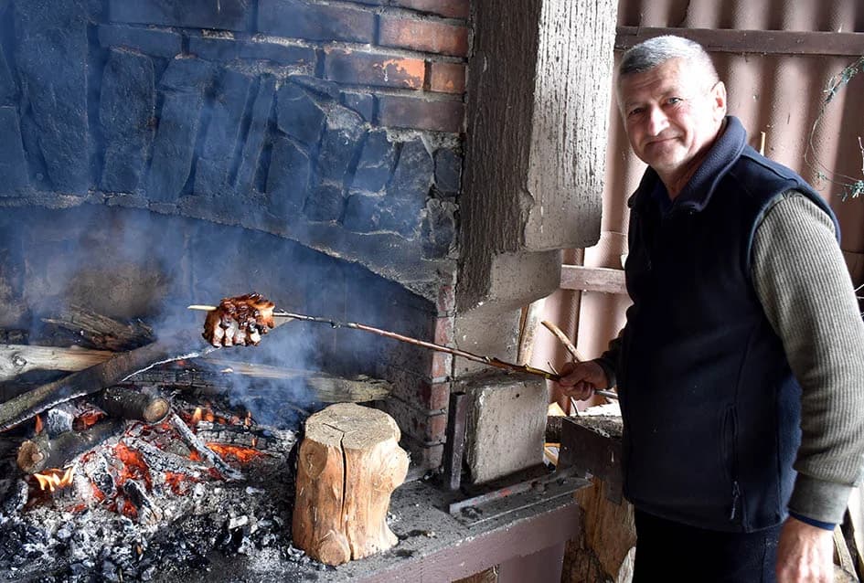 (F O T O) VINCELOVO U KAPTOLAČKIM VINOGRADIMA: Otvorene vatre, okićeni čokoti…