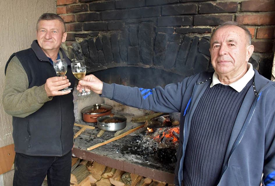 (F O T O) VINCELOVO U KAPTOLAČKIM VINOGRADIMA: Otvorene vatre, okićeni čokoti…