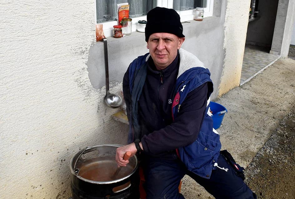 (F O T O) VINCELOVO U KAPTOLAČKIM VINOGRADIMA: Otvorene vatre, okićeni čokoti…