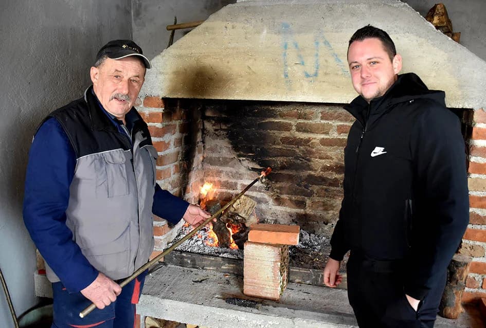 (F O T O) VINCELOVO U KAPTOLAČKIM VINOGRADIMA: Otvorene vatre, okićeni čokoti…
