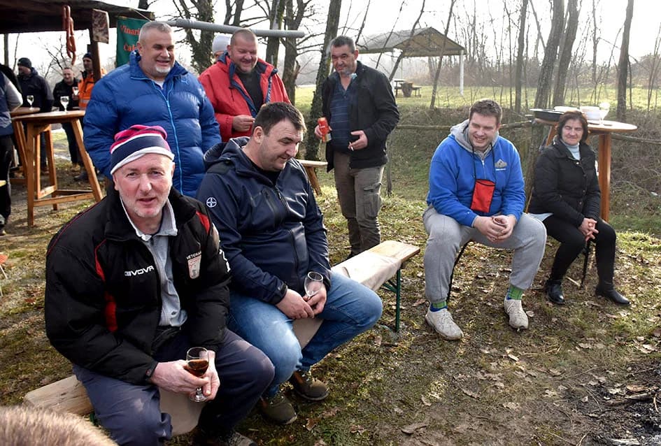 (F O T O) VINCELOVO U KAPTOLAČKIM VINOGRADIMA: Otvorene vatre, okićeni čokoti…