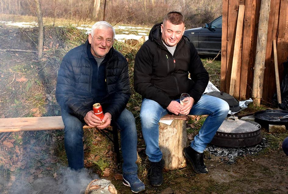 (F O T O) VINCELOVO U KAPTOLAČKIM VINOGRADIMA: Otvorene vatre, okićeni čokoti…