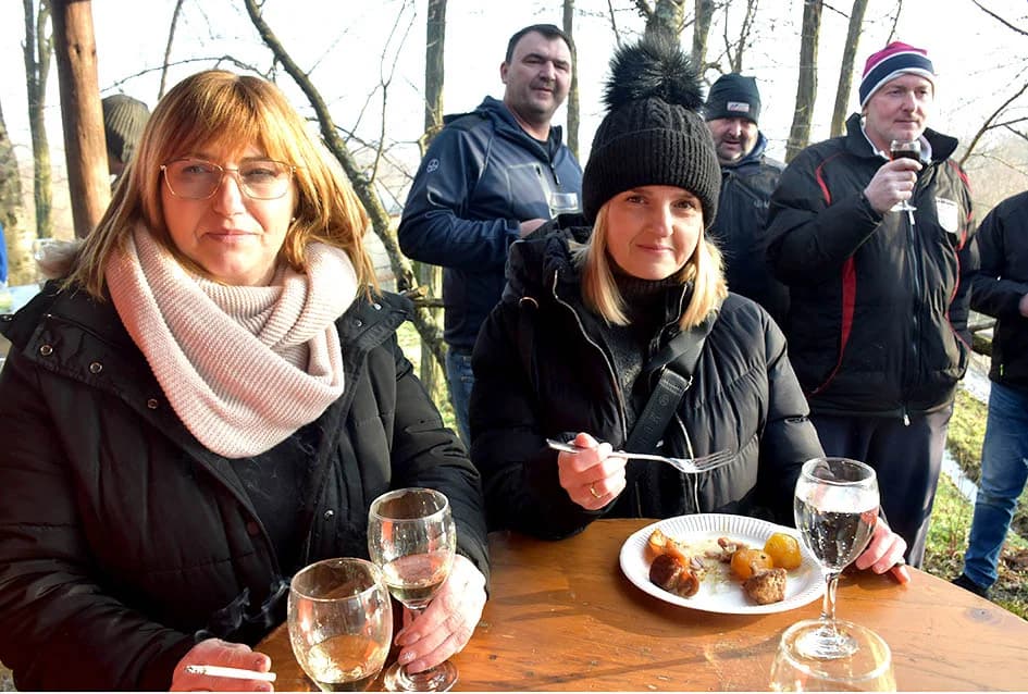 (F O T O) VINCELOVO U KAPTOLAČKIM VINOGRADIMA: Otvorene vatre, okićeni čokoti…