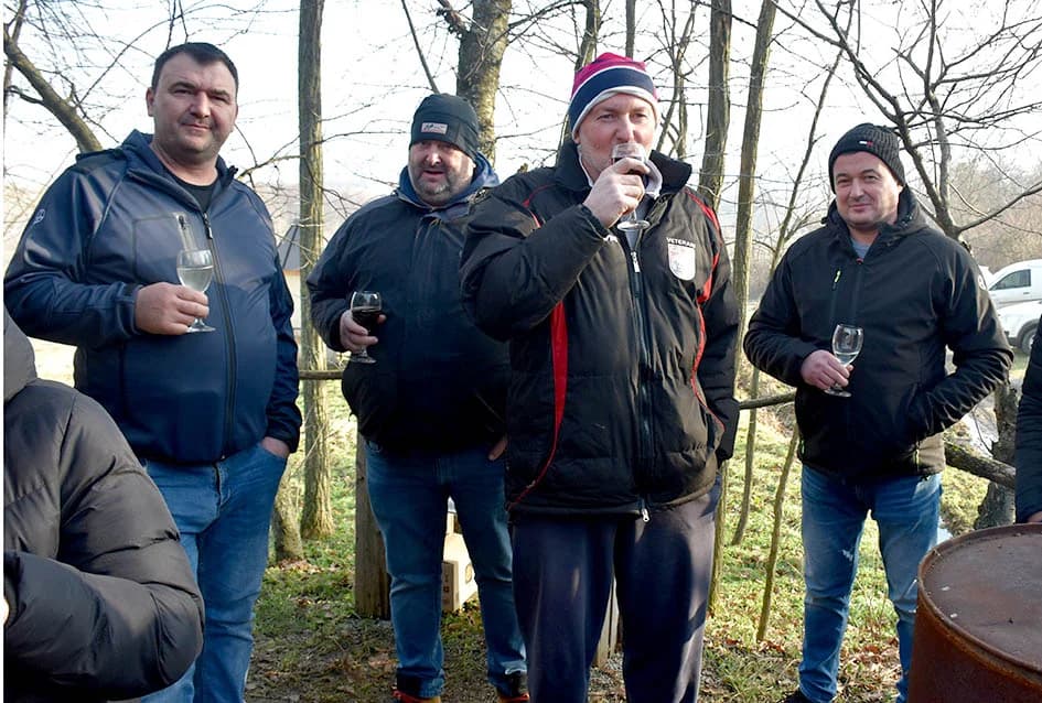 (F O T O) VINCELOVO U KAPTOLAČKIM VINOGRADIMA: Otvorene vatre, okićeni čokoti…