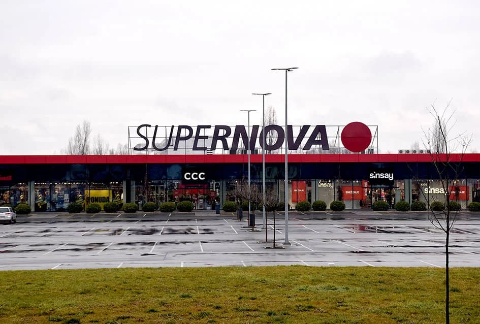 Ovako izgledaju parkirališta pred prodajnim centrima