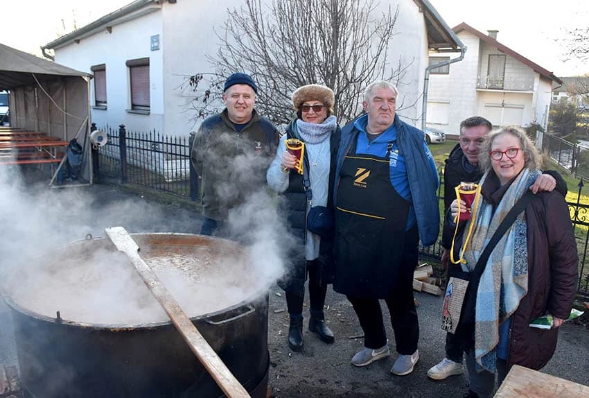 UZ ŠIMU JOVANOVCA I ŽETEOCE PROSLAVLJENO VINCELOVO U VETOVU: U slast ʼplanuloʼ 500 litara graha