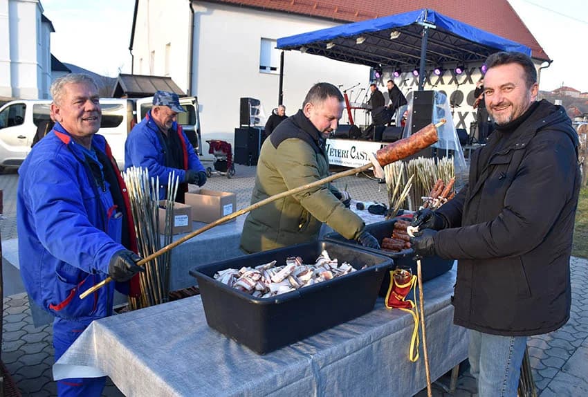 UZ ŠIMU JOVANOVCA I ŽETEOCE PROSLAVLJENO VINCELOVO U VETOVU: U slast ʼplanuloʼ 500 litara graha