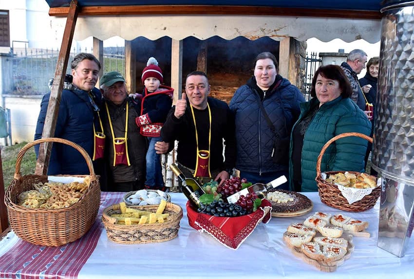 UZ ŠIMU JOVANOVCA I ŽETEOCE PROSLAVLJENO VINCELOVO U VETOVU: U slast ʼplanuloʼ 500 litara graha