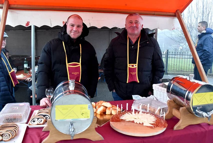 UZ ŠIMU JOVANOVCA I ŽETEOCE PROSLAVLJENO VINCELOVO U VETOVU: U slast ʼplanuloʼ 500 litara graha