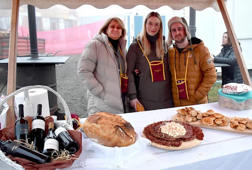 UZ ŠIMU JOVANOVCA I ŽETEOCE PROSLAVLJENO VINCELOVO U VETOVU: U slast ʼplanuloʼ 500 litara graha