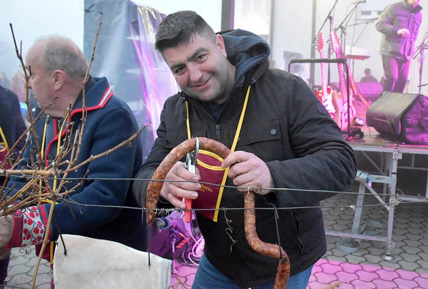UZ ŠIMU JOVANOVCA I ŽETEOCE PROSLAVLJENO VINCELOVO U VETOVU: U slast ʼplanuloʼ 500 litara graha