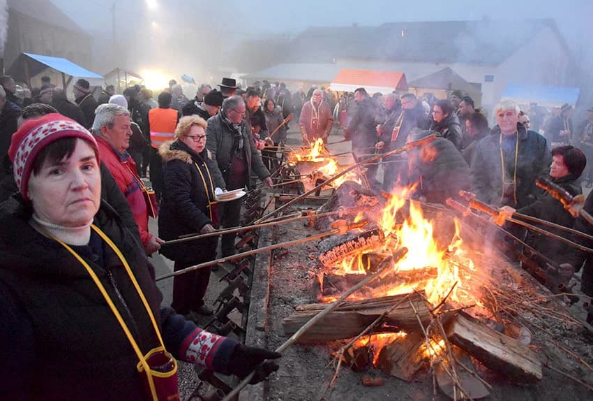 UZ ŠIMU JOVANOVCA I ŽETEOCE PROSLAVLJENO VINCELOVO U VETOVU: U slast ʼplanuloʼ 500 litara graha